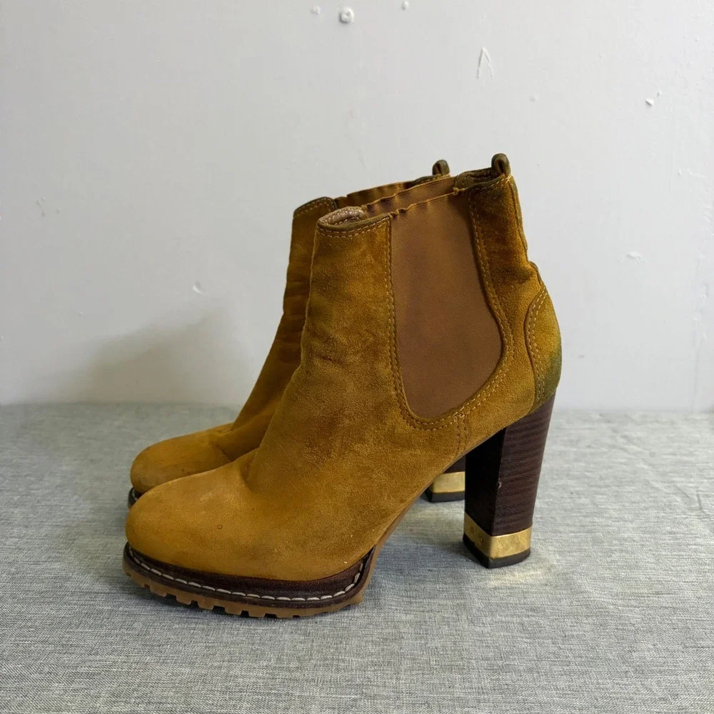 Tory Burch Booties Womens 6.5 Tan Suede Chelsea Block Heel‎ Lug Sole Gold Logo